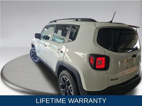 Used 2023 Jeep Renegade Latitude AWD/4WD image 8