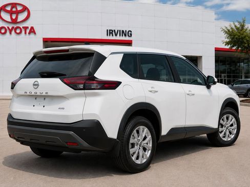 Used 2024 Nissan Rogue S AWD/4WD image 3