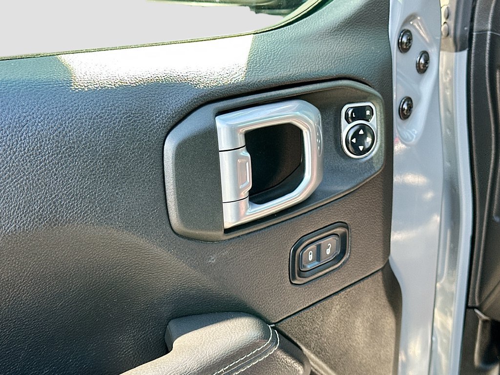Used 2023 Jeep Wrangler Unlimited Sahara AWD/4WD image 18