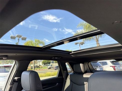 Used 2025 Cadillac XT5 Premium Luxury image 6