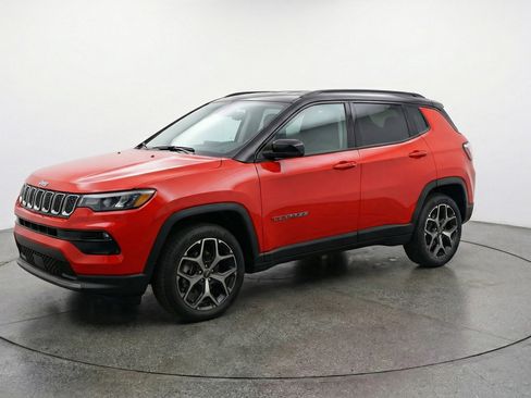 Used 2025 Jeep Compass Limited AWD/4WD image 3