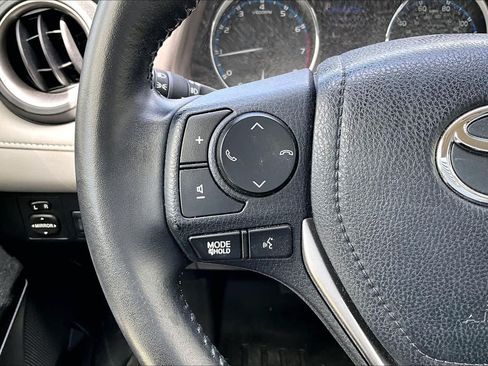 Used 2018 Toyota RAV4 Limited FWD image 22