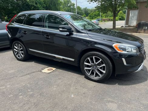 Used 2017 Volvo XC60 T6 Dynamic w/ Preferred Option Package AWD/4WD image 5