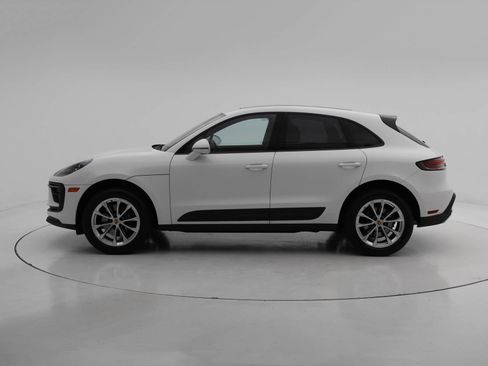 Certified 2024 Porsche Macan image 2