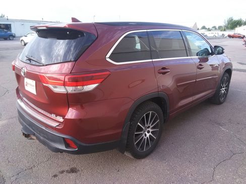 Used 2017 Toyota Highlander AWD V6 image 5