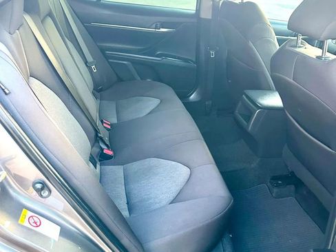 Used 2018 Toyota Camry LE FWD image 13