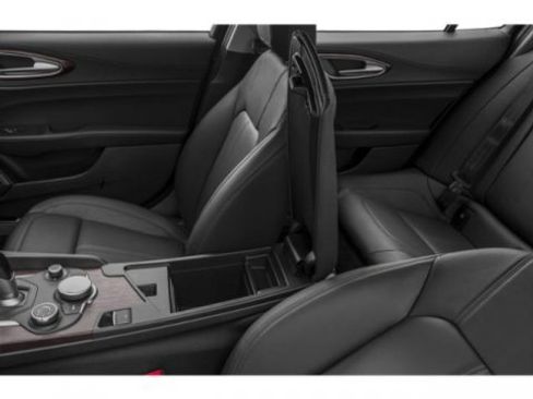 Used 2018 Alfa Romeo Giulia image 13