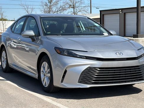 Certified 2025 Toyota Camry LE image 3