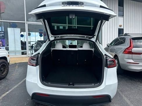 Used 2025 Tesla Model Y Long Range RWD image 12