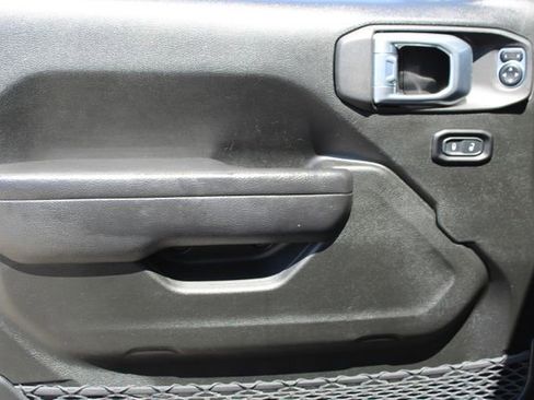 Used 2022 Jeep Gladiator Willys image 15