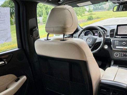 Used 2017 Mercedes-Benz GLS 450 4MATIC image 32