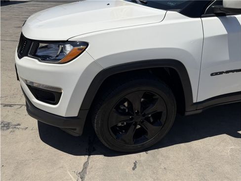 Used 2019 Jeep Compass Latitude FWD image 11