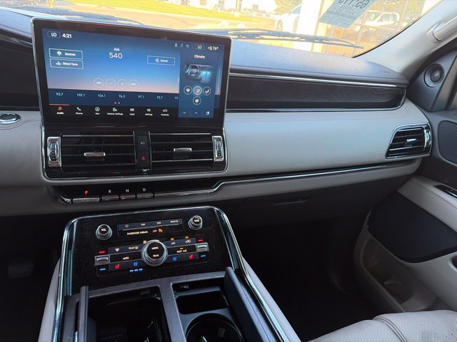Used 2023 Lincoln Navigator Reserve AWD/4WD image 17