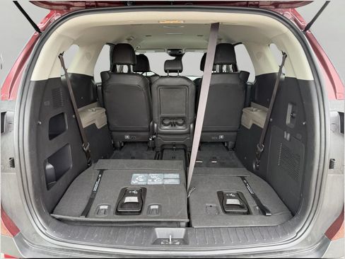 Used 2025 Kia Carnival FWD image 17