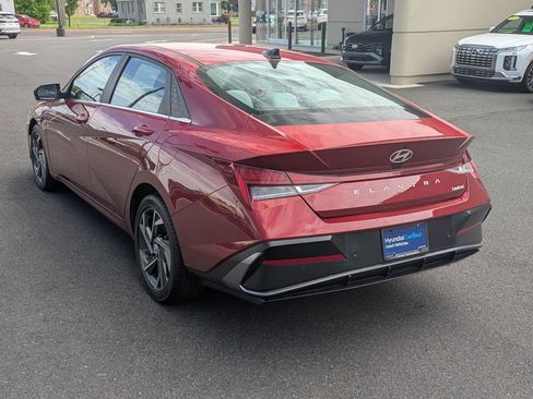 Certified 2024 Hyundai Elantra Limited FWD image 7