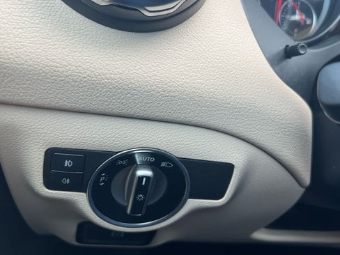 Used 2019 Mercedes-Benz GLA 250 4MATIC image 4
