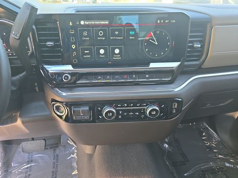 Used 2025 GMC Sierra 1500 SLT RWD image 17