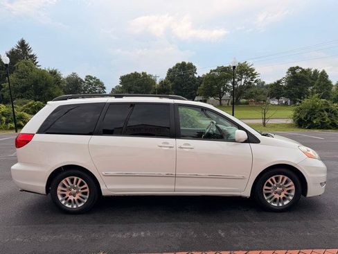 Used 2010 Toyota Sienna FWD image 5