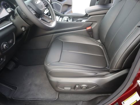 New 2026 Jeep Grand Cherokee Limited AWD/4WD image 12