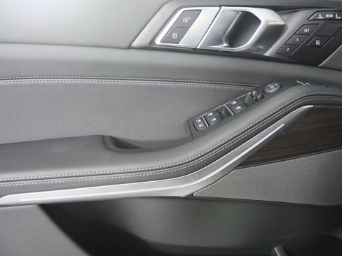 Used 2026 BMW X7 xDrive40i w/ M Sport Package image 9