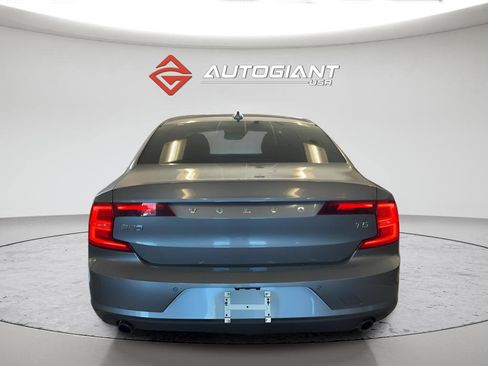 Used 2018 Volvo S90 T5 Momentum w/ Convenience Package image 5
