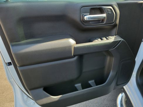 Used 2025 Chevrolet Silverado 1500 Custom image 10