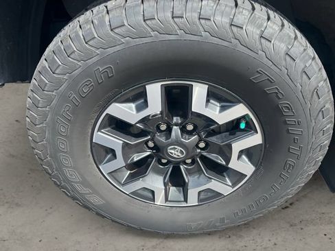 Used 2021 Toyota Tacoma TRD Off-Road w/ TRD Premium Off Road Package AWD/4WD image 9