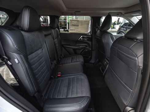 New 2026 Mitsubishi Outlander AWD image 32