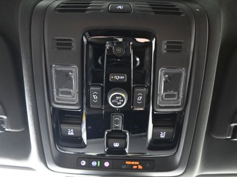 New 2026 Chevrolet Suburban Premier image 36