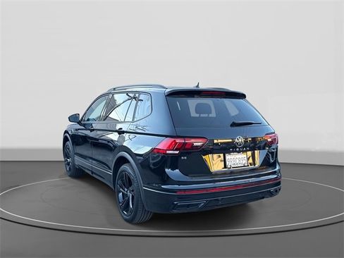 Certified 2024 Volkswagen Tiguan SE R-Line image 3