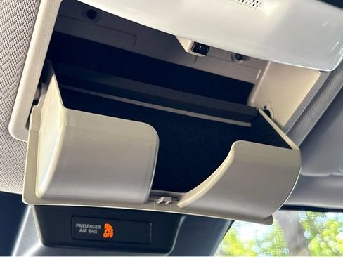 Certified 2023 Nissan Rogue SV FWD image 32
