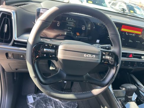 New 2026 Kia Sorento LX FWD image 9