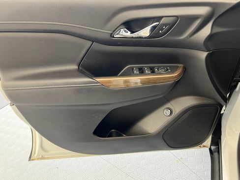 Used 2023 GMC Acadia SLE w/ Driver Convenience Package image 12