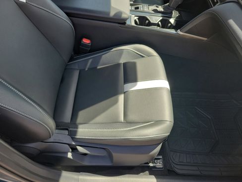 Used 2025 Toyota Camry SE image 18