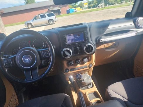 Used 2013 Jeep Wrangler Unlimited Sahara w/ Connectivity Group image 7