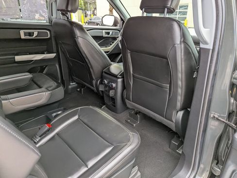 Used 2021 Ford Explorer XLT w/ Equipment Group 202A AWD/4WD image 44
