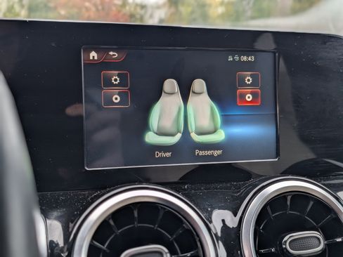 Used 2020 Mercedes-Benz GLB 250 4MATIC image 24