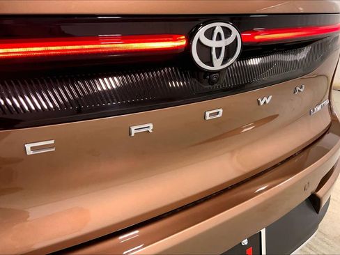 Used 2025 Toyota Crown Limited w/ Advanced Technology Package image 29