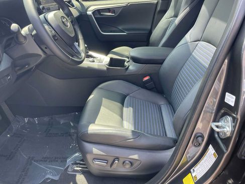 Used 2025 Toyota RAV4 XSE AWD/4WD image 10