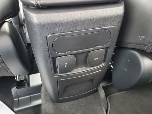 Used 2024 Ford Explorer XLT w/ Equipment Group 202A AWD/4WD image 28