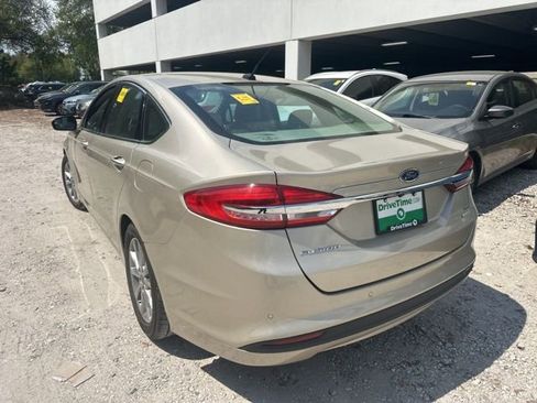 Used 2017 Ford Fusion SE w/ Fusion SE Technology Package image 13