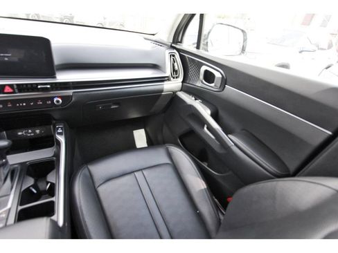Used 2024 Kia Sorento S w/ Panoramic Sunroof Package FWD image 13