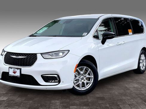 Certified 2024 Chrysler Pacifica Touring-L FWD image 1