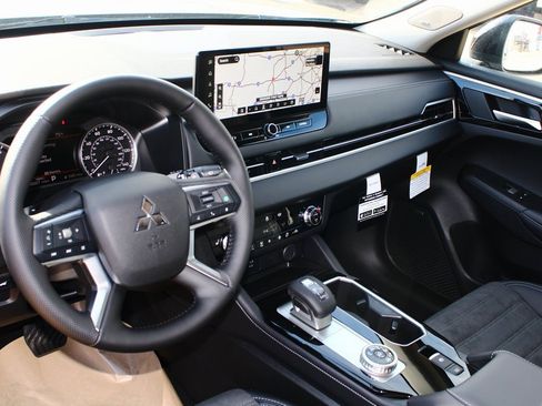 New 2026 Mitsubishi Outlander Trail Edition image 2