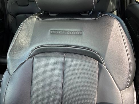 Used 2022 Jeep Grand Cherokee Overland AWD/4WD image 7