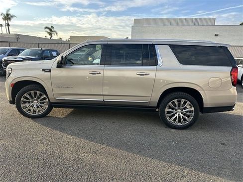 Used 2021 GMC Yukon XL Denali w/ Denali Premium Package image 7