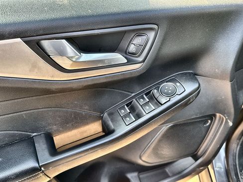 Used 2021 Ford Escape SE FWD image 4