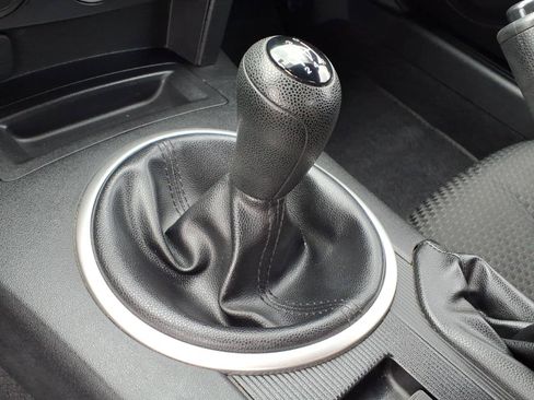 Used 2006 MAZDA MX-5 Miata RWD image 13