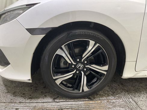 Used 2018 Honda Civic Touring image 10