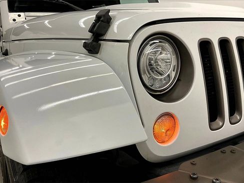 Used 2017 Jeep Wrangler Unlimited Sahara image 30